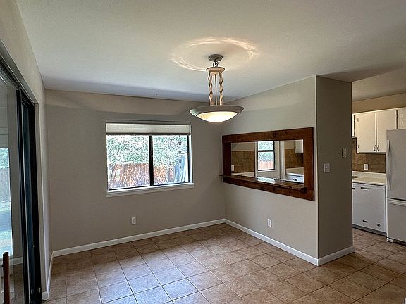 Dining & Kitchen