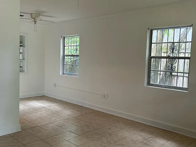 1012 NE 1st Ave — Photo 6