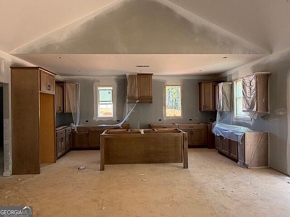 4th image of 127 Woodford Dr