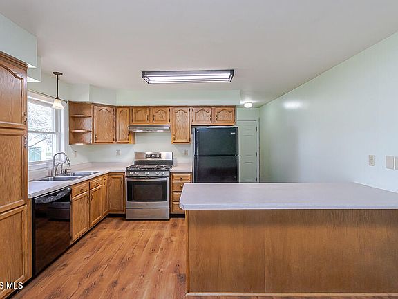 3rd image of 305 G St