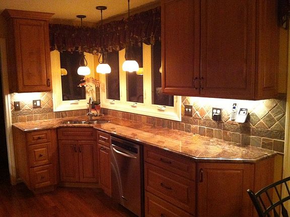 Kitchen w/ night lighting