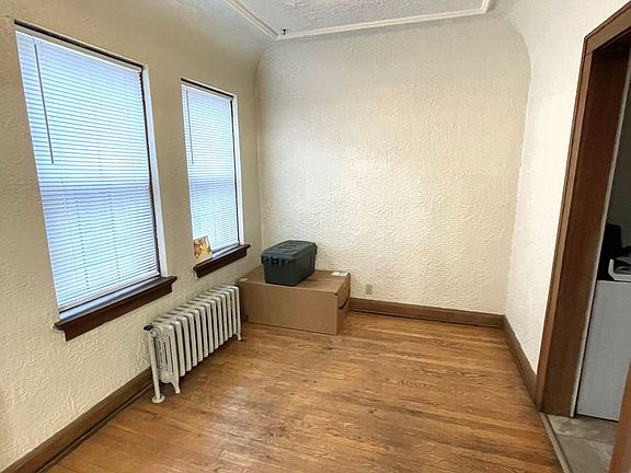 5th image of 4474 N Oakland Ave #202