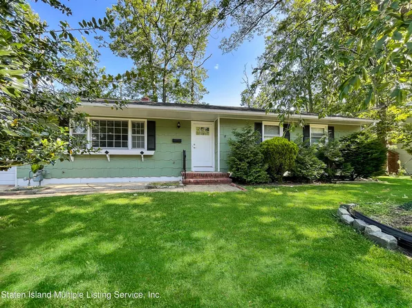 11 Roslyn Dr, Oakhurst, NJ 07755