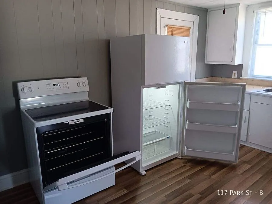 2 Bed 1 Bath Apartment Available! — Photo 4