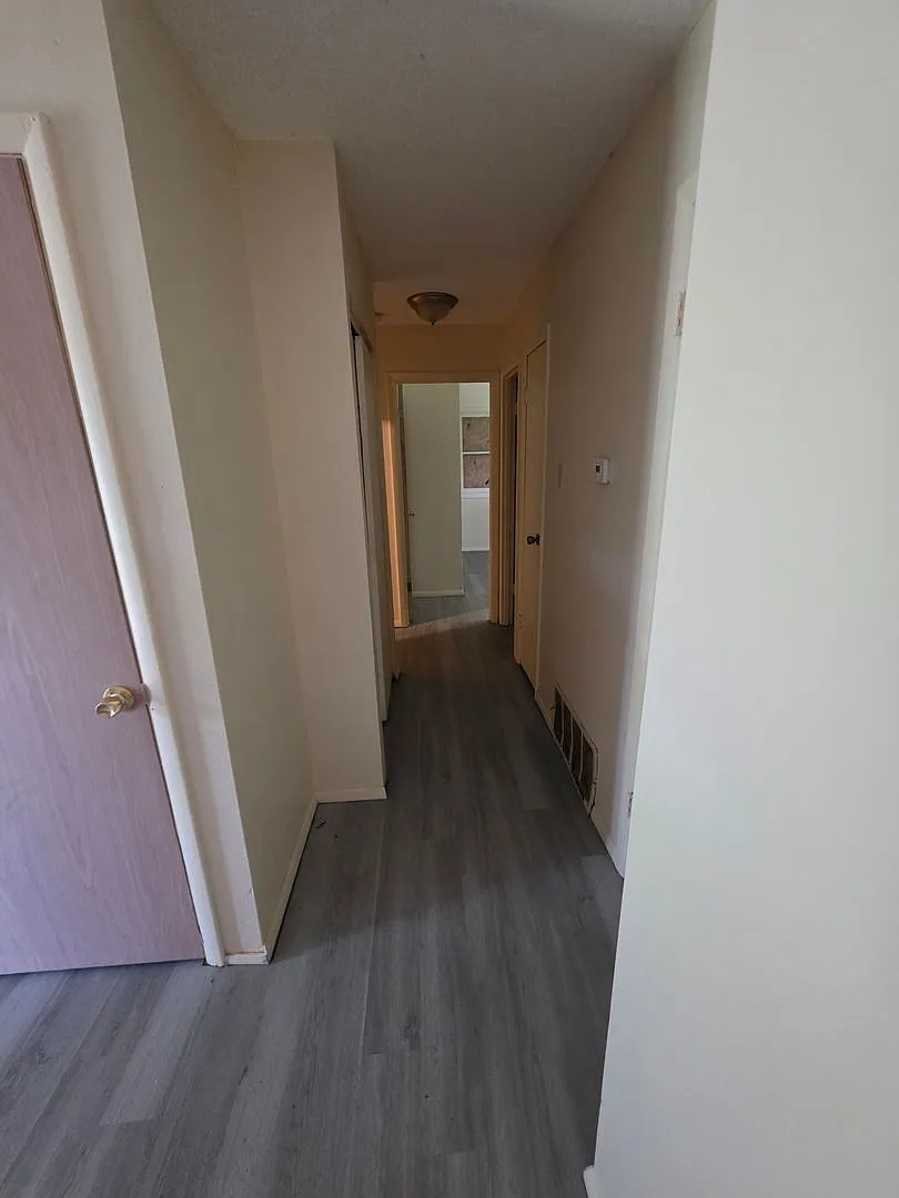 1 Westwood Dr — Photo 4