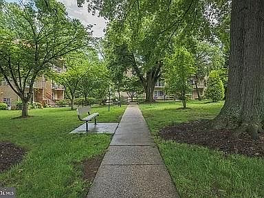 4th image of 11911 Parklawn Dr APT 201