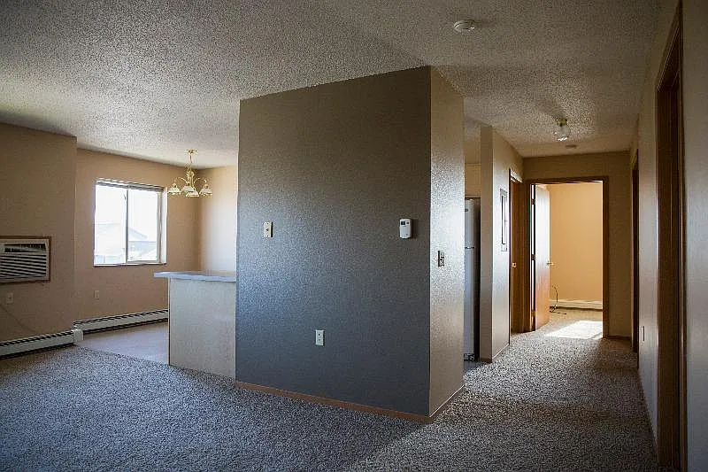 South Ridge Apartments & Townhomes — Photo 4