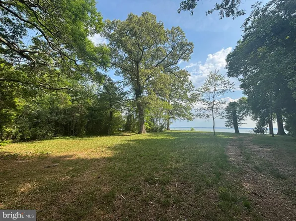15567 Potomac River Dr, Cobb Island, MD 20625
