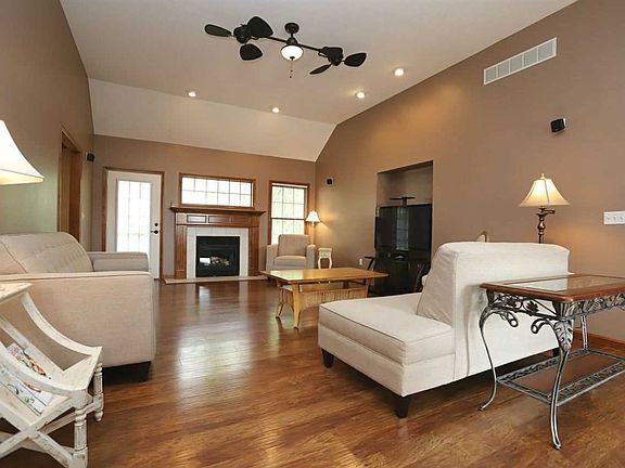 5th image of 2855 Oak Trail Dr