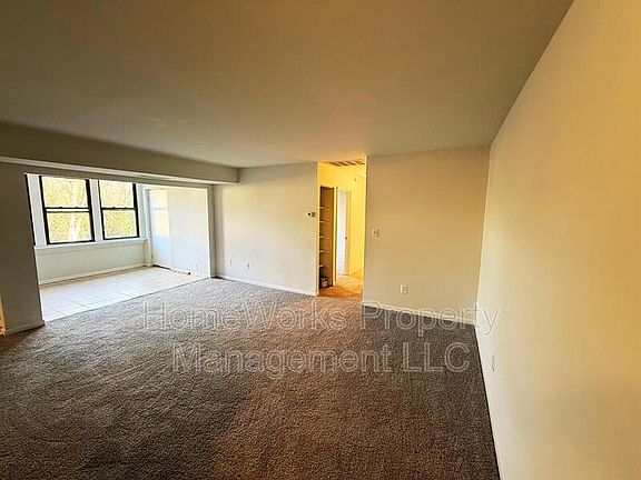 4th image of 9633 White Acre Rd Unit B-4