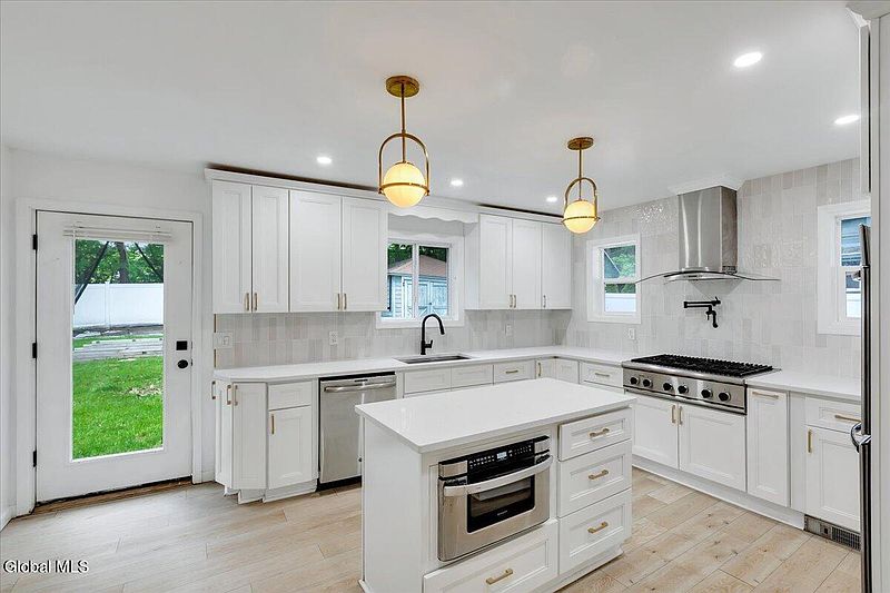 2nd image of 2115 Colgate Place