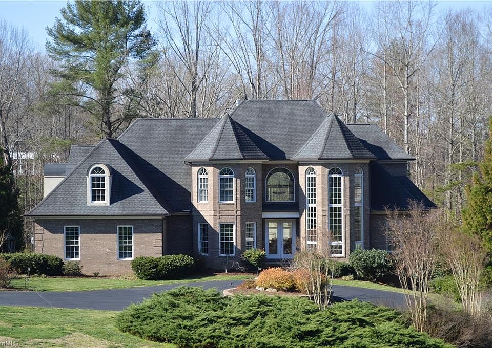 1st image of 557 Montclaire Dr