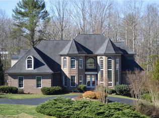 557 Montclaire Dr, Mount Airy, NC 27030