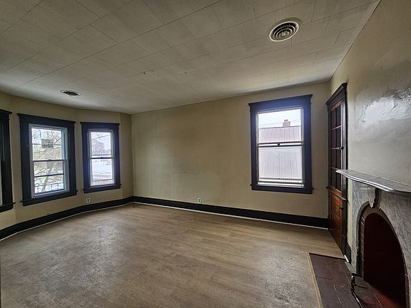 4th image of 67 Sirret St #2