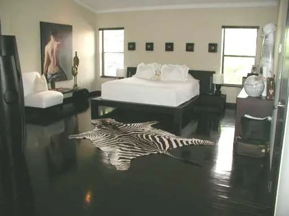 560 Gate Ln, Miami, FL 33137