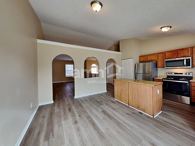 7057 Bennell Dr — Photo 3