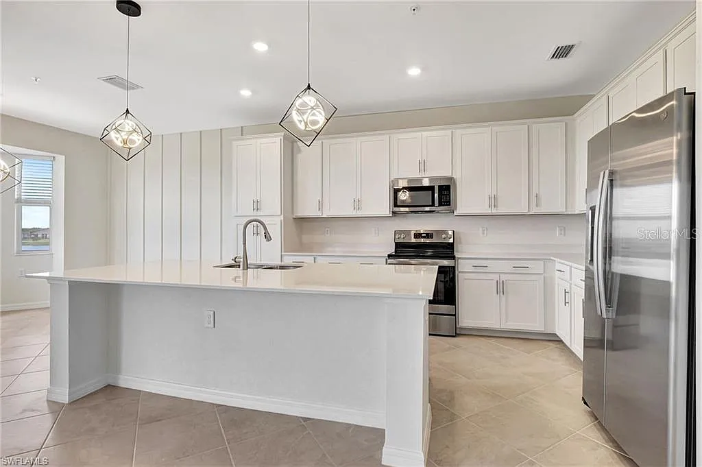 2 bed, 2.0 bath, 1154 sqft, $2,400 — Photo 3