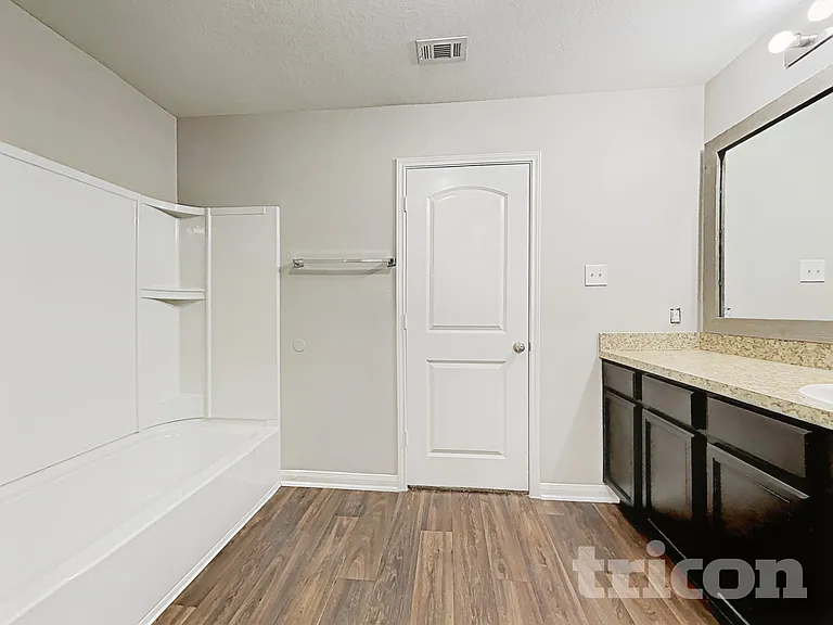 1404 Breanna Ln — Photo 9