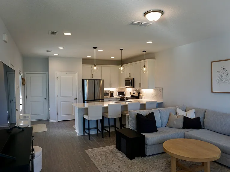 250 Brandon Lakes Dr — Photo 10