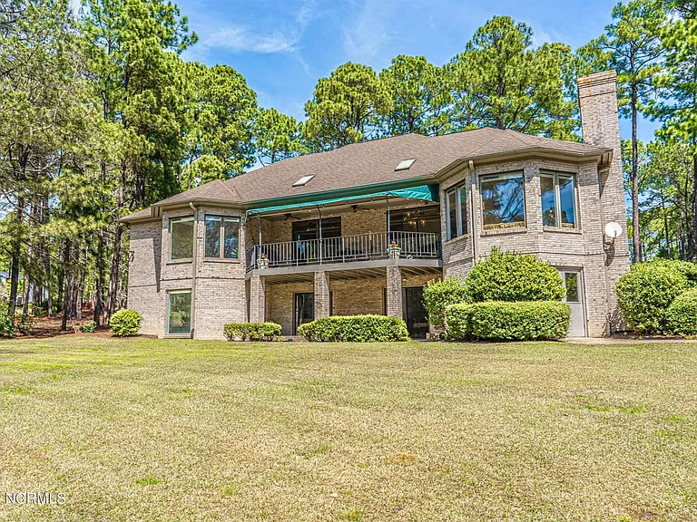 215 Plantation Dr — Photo 3