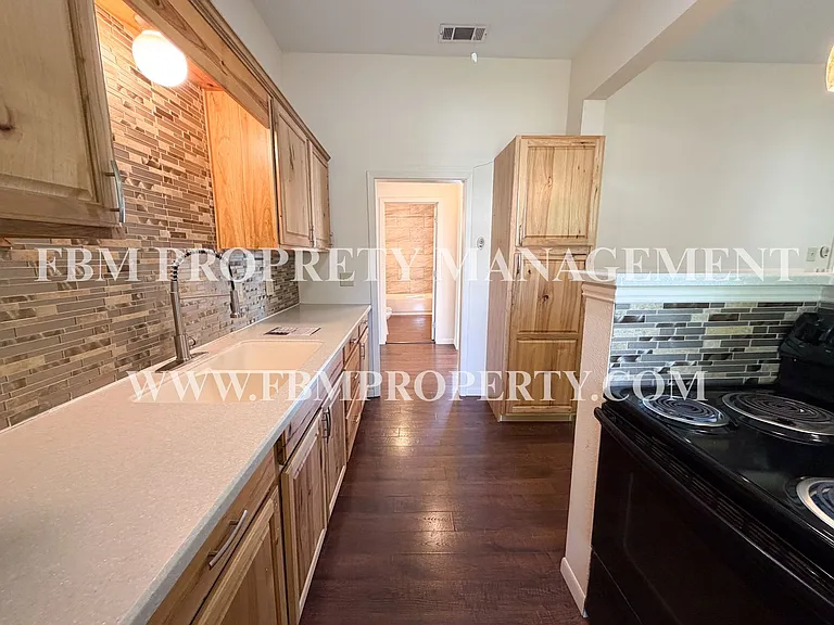 309 SE 2nd St — Photo 7