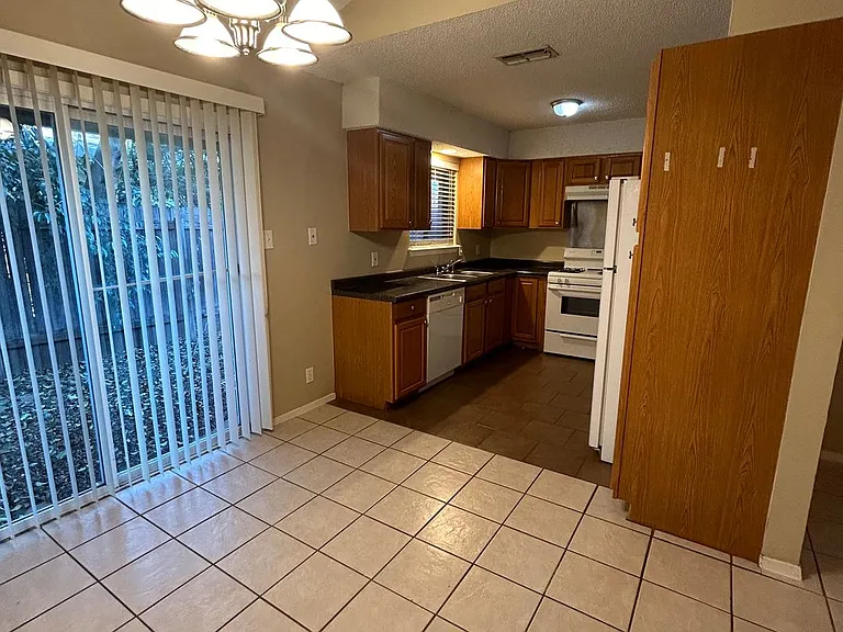 7208 Creekside Dr #C — Photo 9
