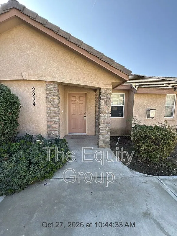 2 bed, 2.0 bath, 1195 sqft, $1,600 — Photo 2