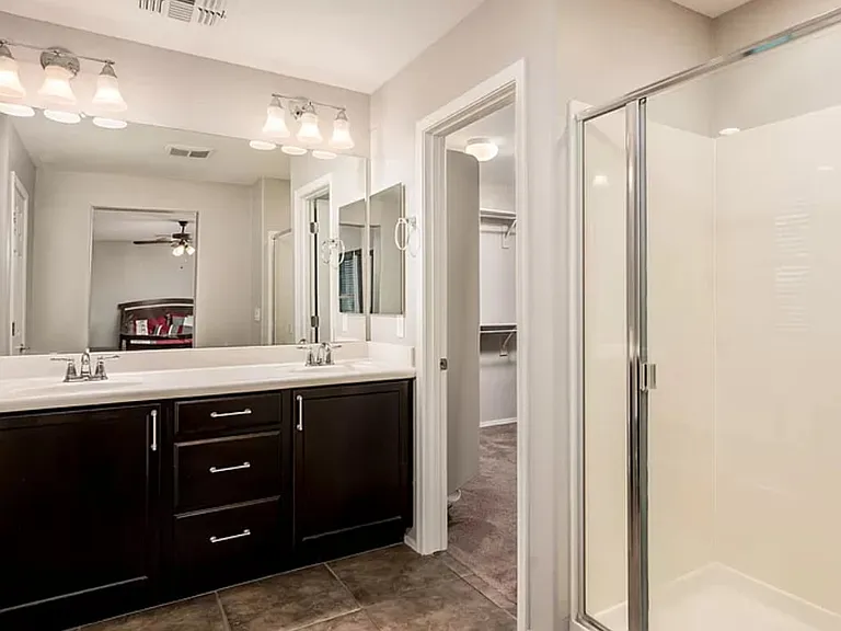 8904 S 58th Dr — Photo 9