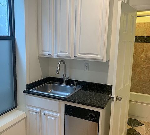 3rd image of 21 1st Ave APT 38F