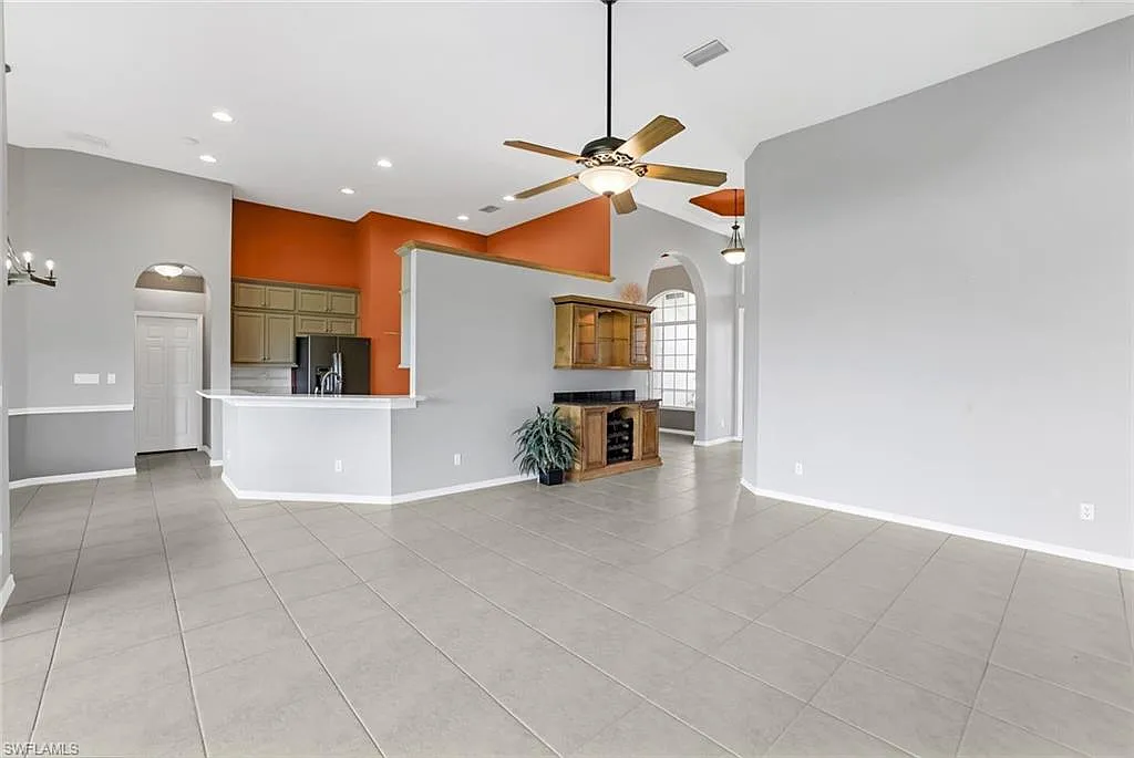 3 bed, 2.0 bath, 2016 sqft, $3,200 — Photo 4