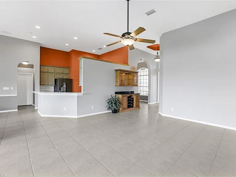 18025 Greenwood Dr — Photo 5