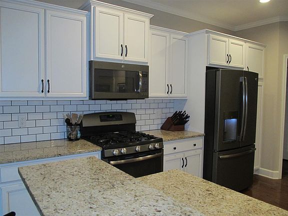 4th image of 100 Burnt Hills Dr