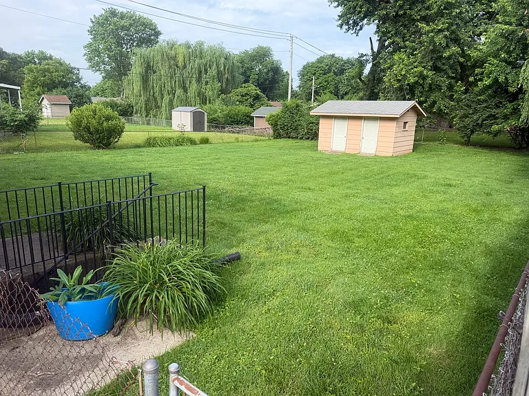 (357) 3961-63 Jane — Photo 20