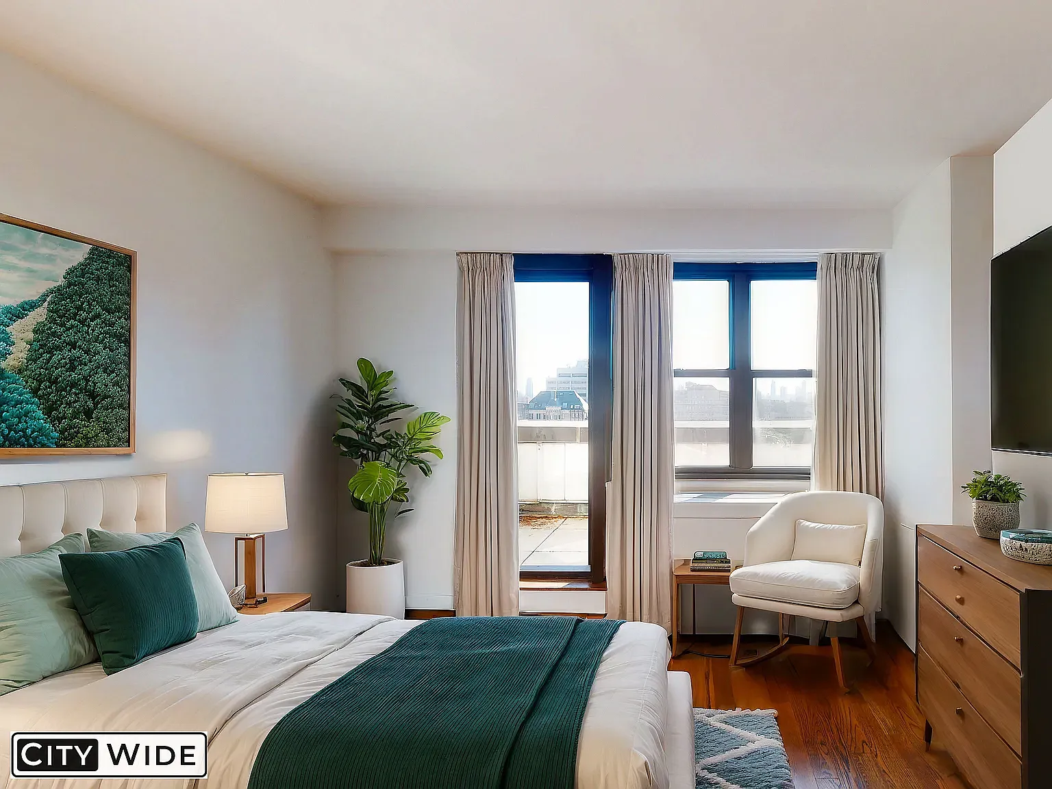 145 East 16th Street — Photo 2