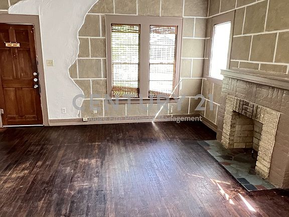 3rd image of 2540 Gladstone Dr