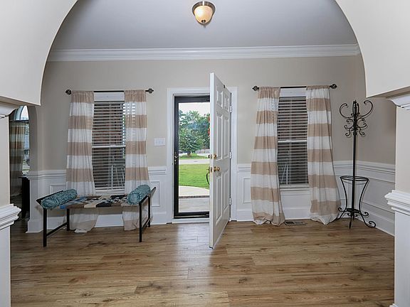 Entryway with storm door.