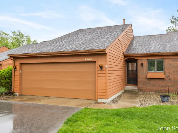 1344 Bent Tree Dr #32, Hudsonville, MI 49426
