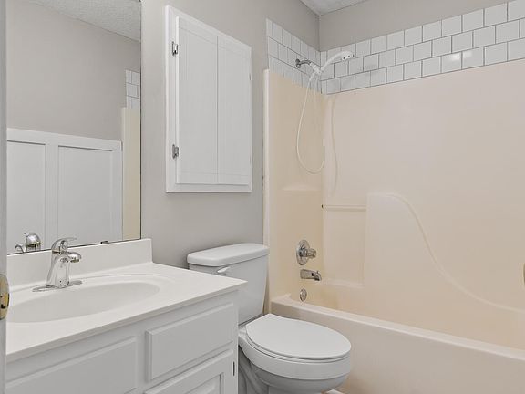 4th image of 5031 Village Dr