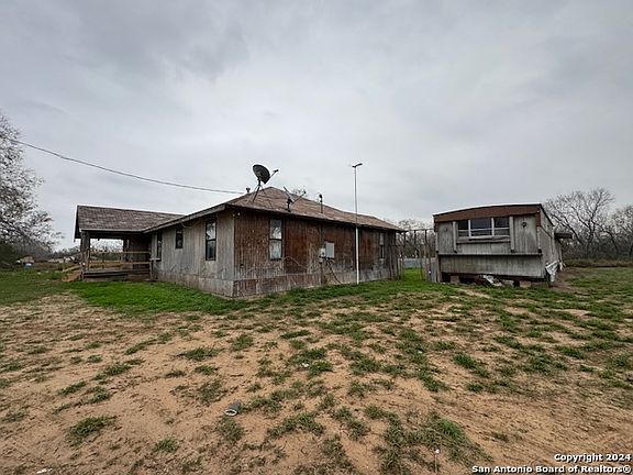 3rd image of 606 E AVENUE J
