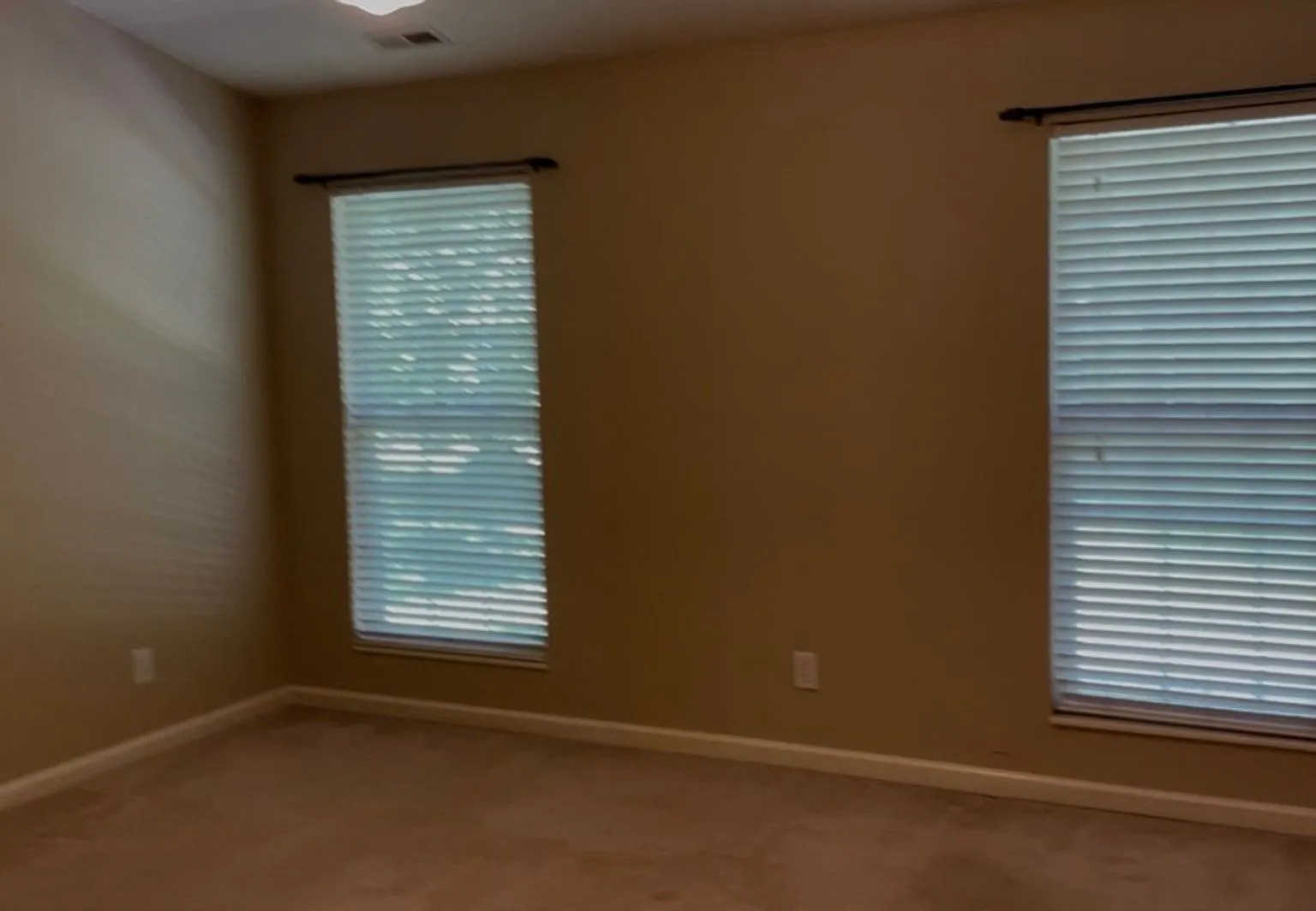 Farragut 2BR/ 2BA One-level Condo — Photo 4