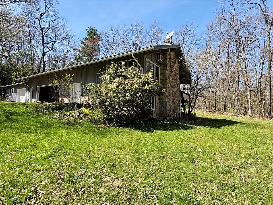 1st image of 324 Smokey Hill Rd