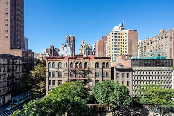 Sold by Sotheby's International Realty | media 7