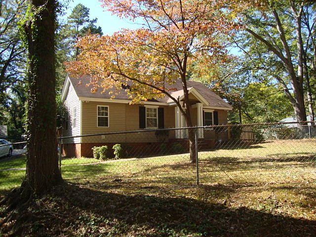 1st image of 110 W Park Dr