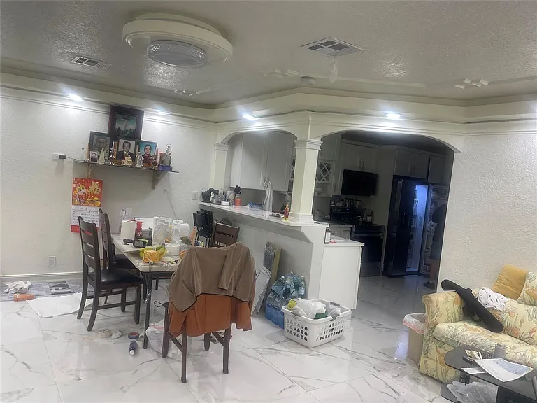 6250 SW 9th St — Photo 3