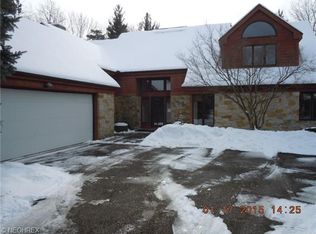 934 Pinewood View Rd, Northfield, OH 44067