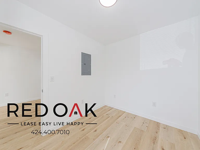 211 E 47th St #1/2 — Photo 11