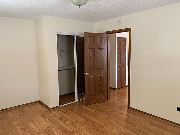 2nd image of 915 23rd Ave NE