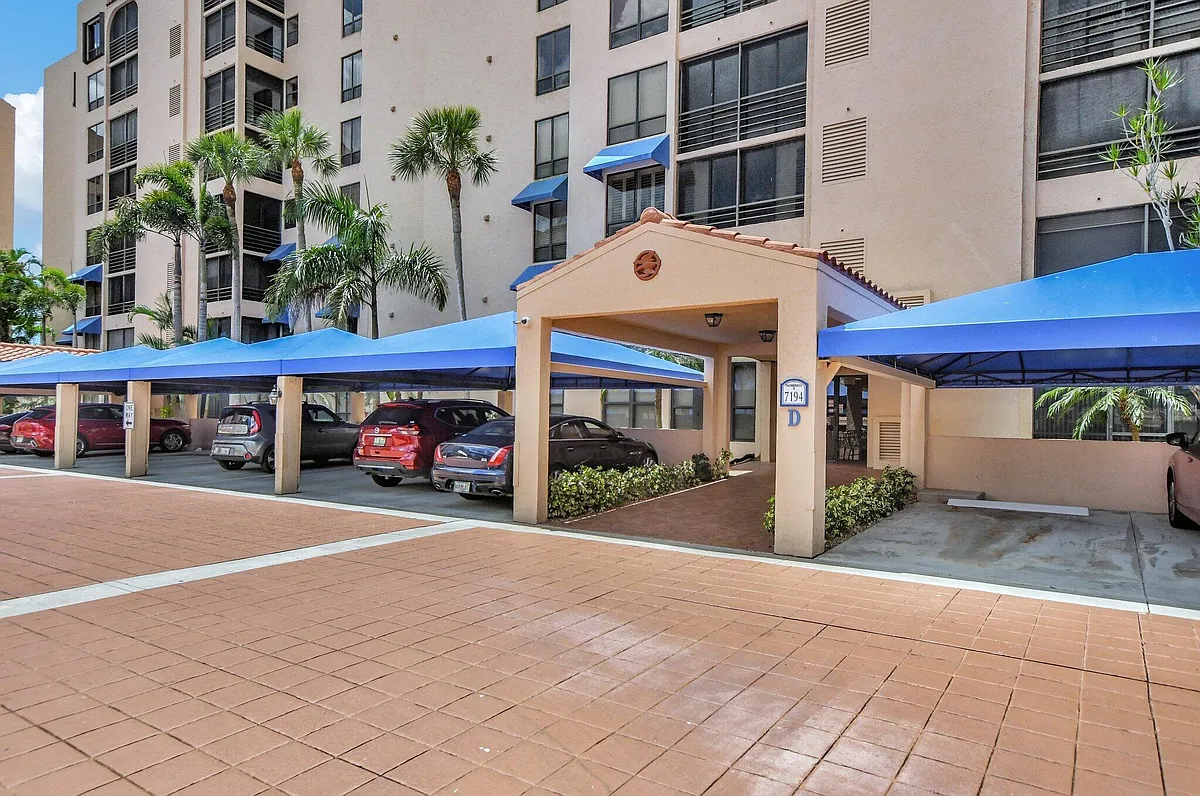 Building Photo - 7194 Promenade Dr #102