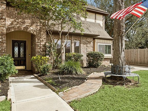 5th image of 1207 Deerfield Rd