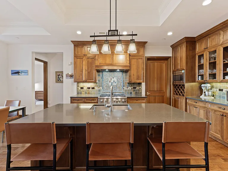 363 SW Bluff Dr #102 — Photo 5